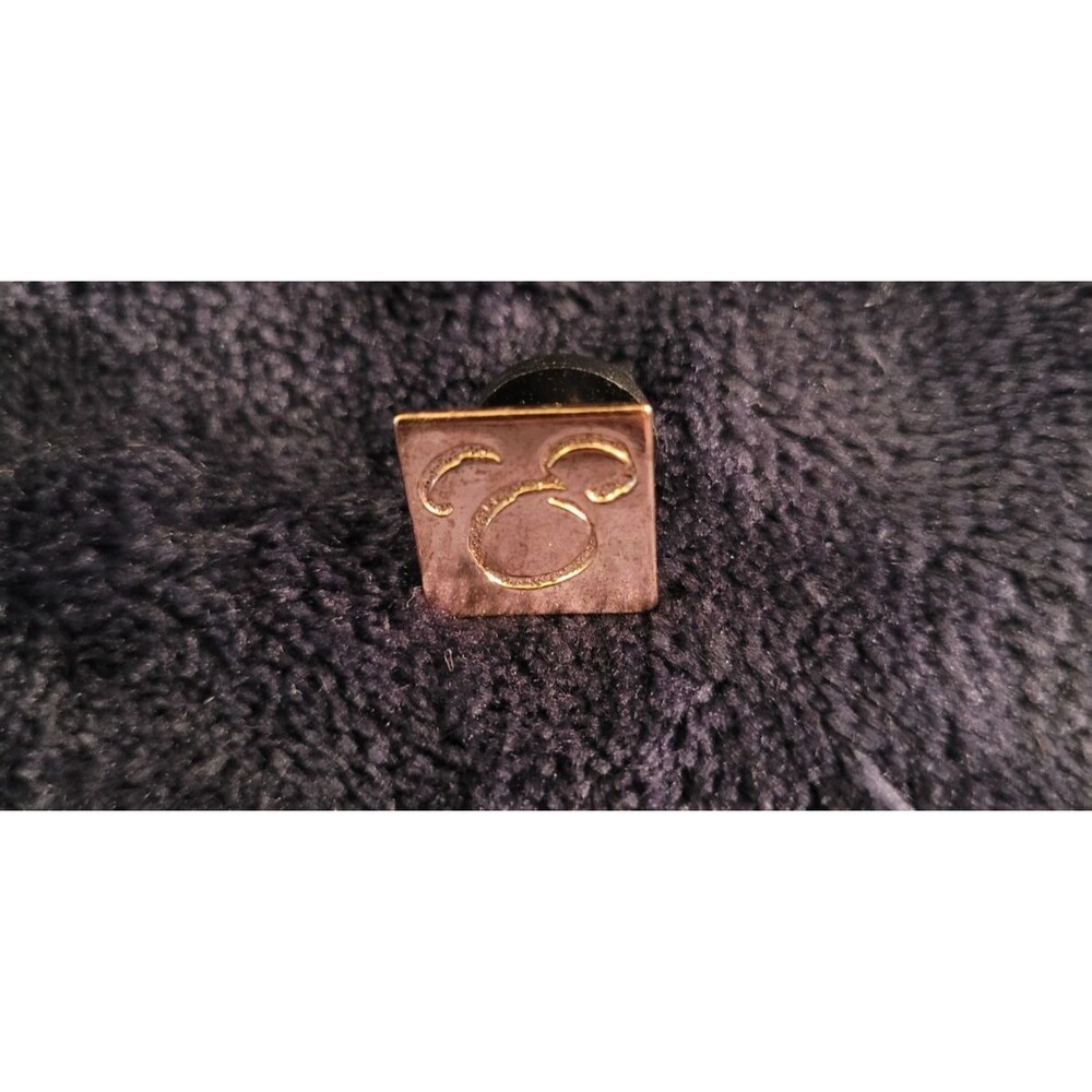 Vintage Disneyland Hotel VIP Guest Gold-Tone Hidden Mickey Pin – 1990s